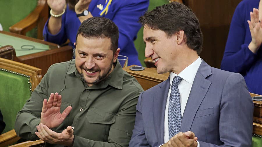 Zelenskyj ani Trudeau (vpravo)