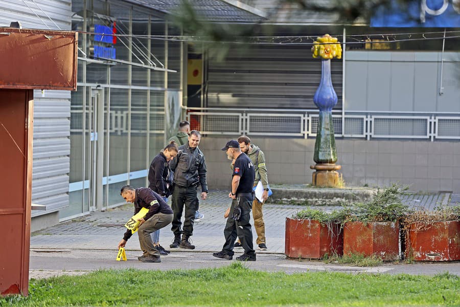 Policajti zaisťovali stopy aj