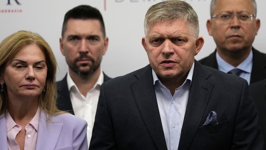 Strana Smer-SD Roberta Fica vyhrala v parlamentných voľbách.