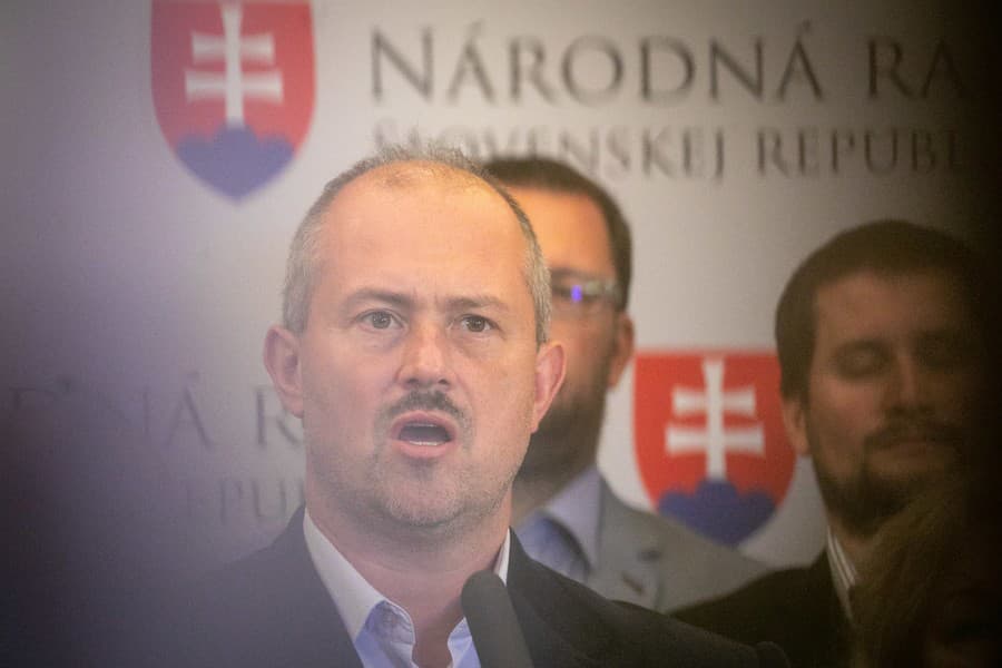 Na snímke predseda strany