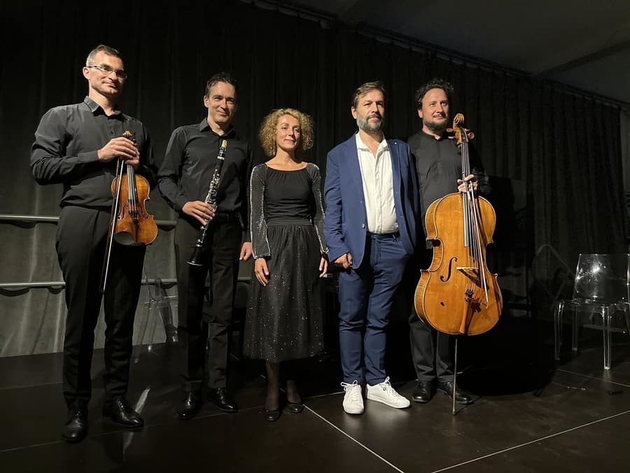 Olivier Messiaen Kvarteto na koniec časov interpréti zľava Juraj Tomka, Jozef Eliáš, Zuzana Manera Biščáková, Kamil Mikulčík a Andrej Gál.