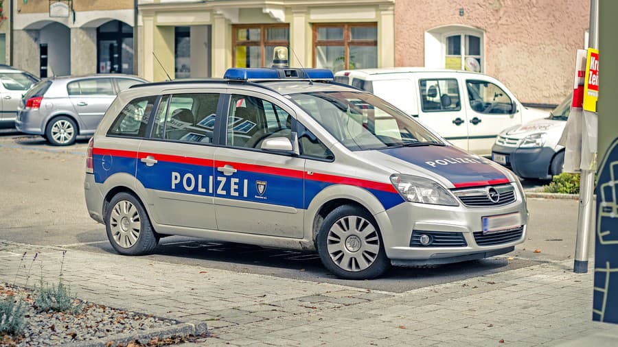 Rakúska polícia podozrivú previezla