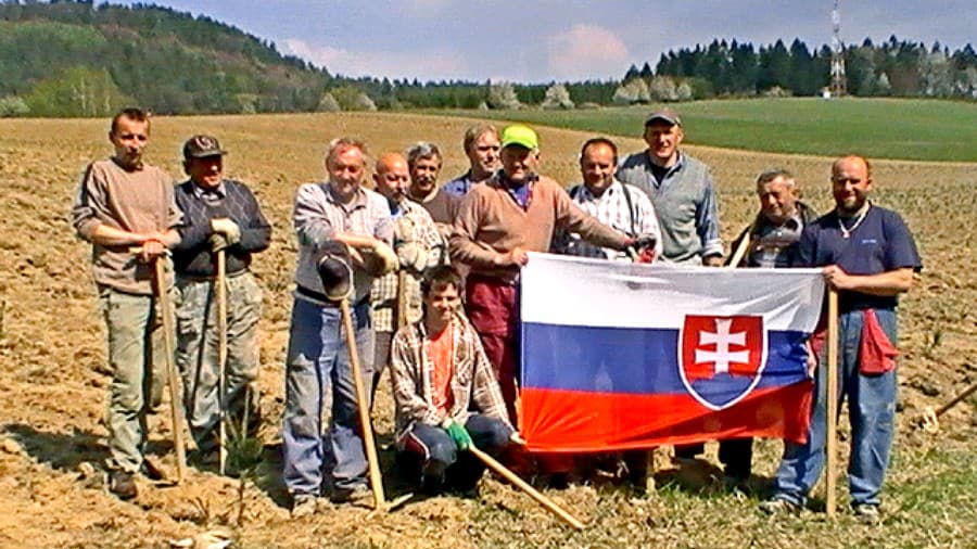 Vladimír (tretí zľava) s