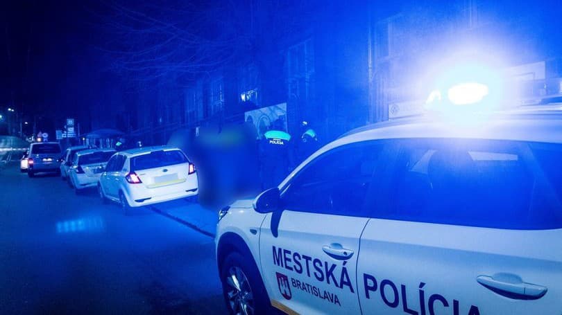 Policajti mladému mužovi zachránili