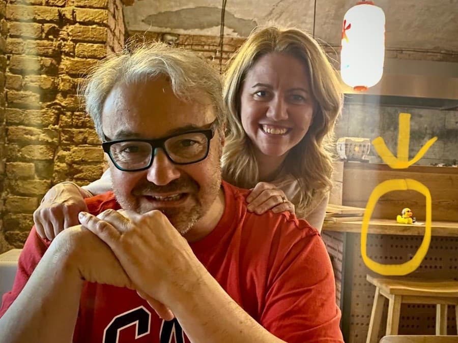 Herec Martin Zounar s partnerkou Kateřinou.