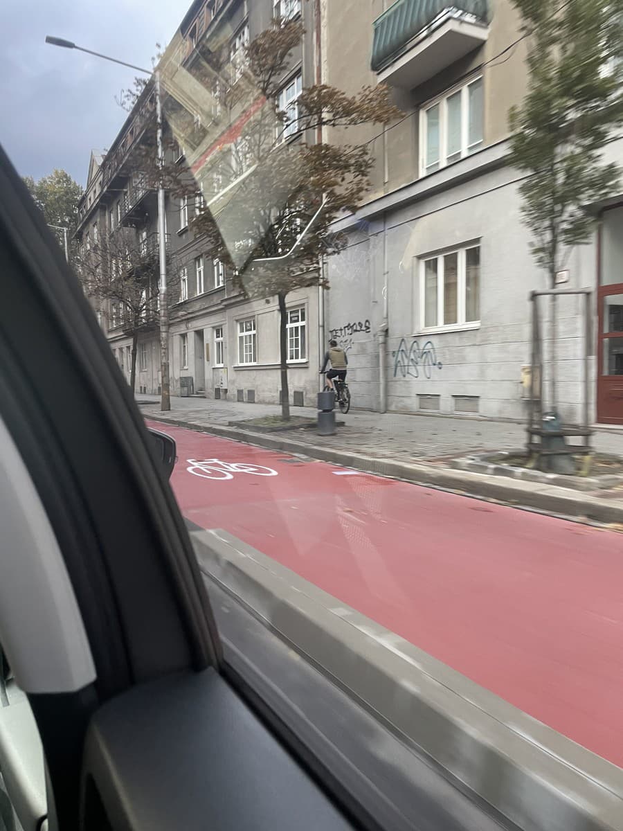 Šofér zachytil kuriózny moment v centre Bratislavy.