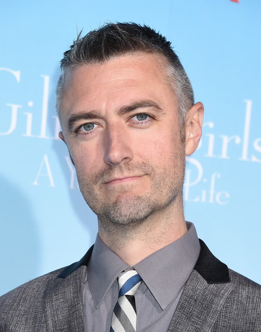 Sean Gunn (Kirk Gleason)