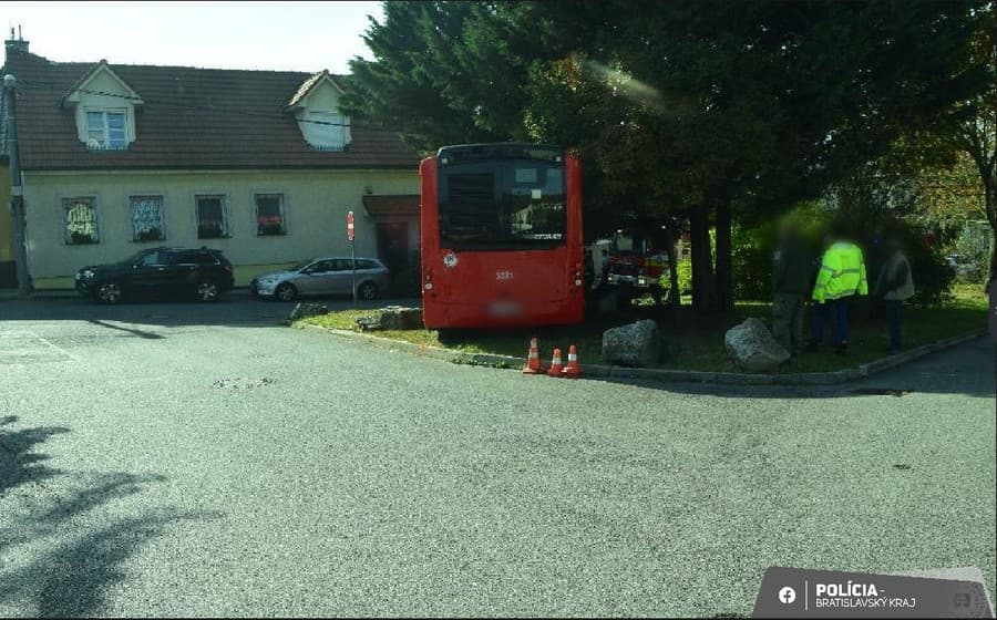 Rozbehnutý autobus v Lamači