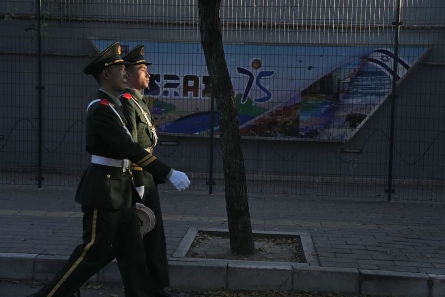 Policajti po útoku strážia