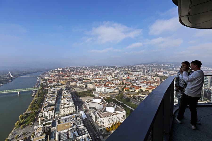Pohľad na hrad a historické centrum stojí za to