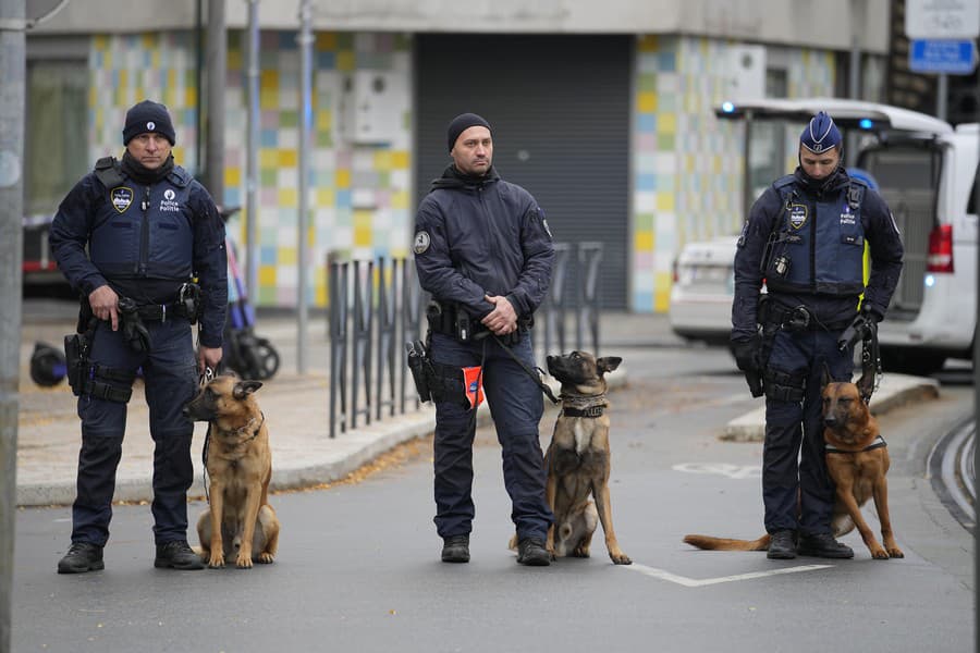 Belgickí policajti so psami