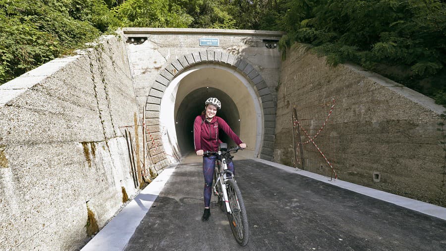 Julka (26) z Oždian sa nevie dočkať, keď bude novým tunelom jazdiť. 