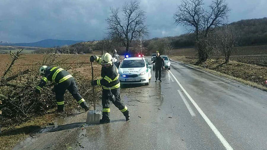 Hasiči mali kvôli silnému