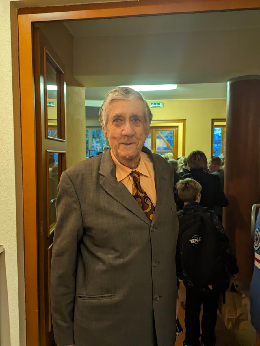 Ivor Ripka (86), profesor