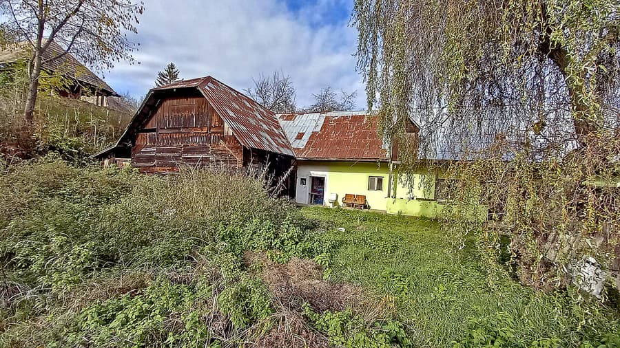 V tejto stodole sa rozhodli skončiť so životom obaja partneri.