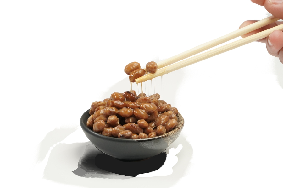 Japonské jedlo Nattō, sa vyrába z fermentovaných sójových bôbov. 