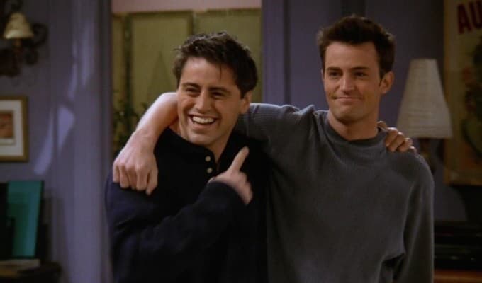 Matthew Perry ( †54) a Matt LeBlanc.