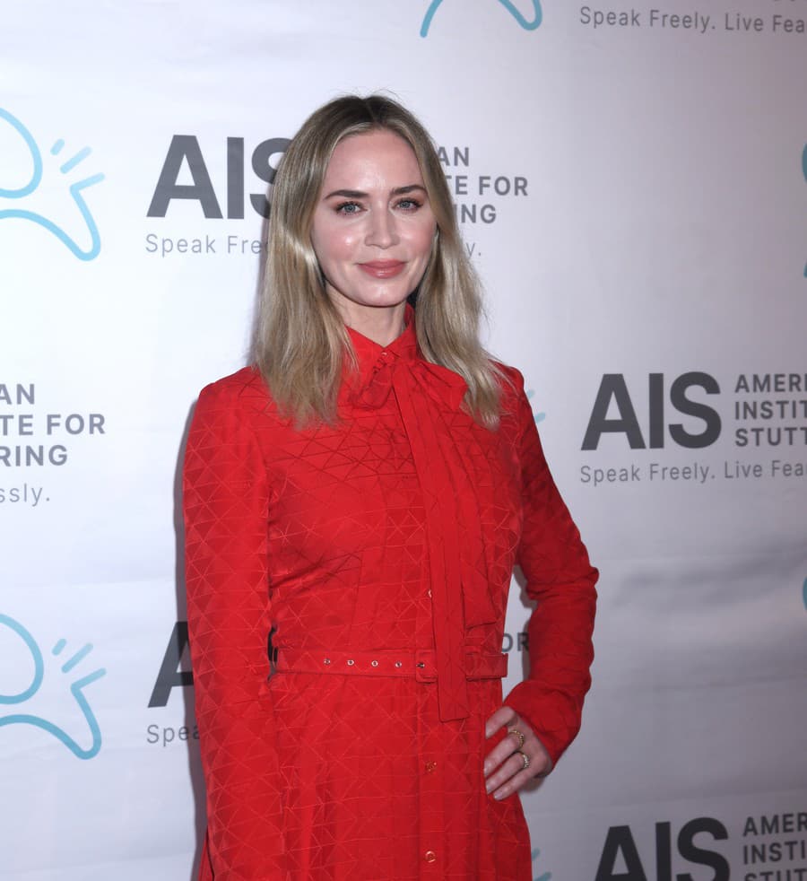 Emily Blunt má vadu reči. 