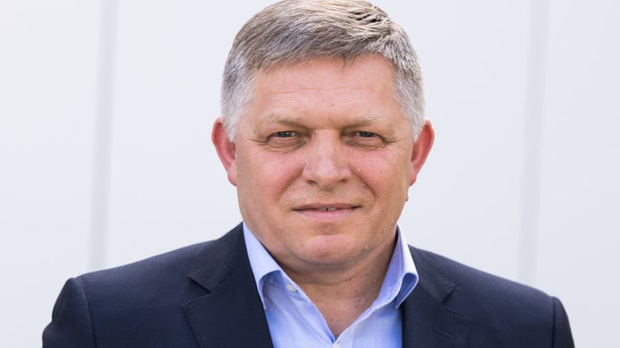 Podľa prieskumu Slováci veria Ficovej vláde.