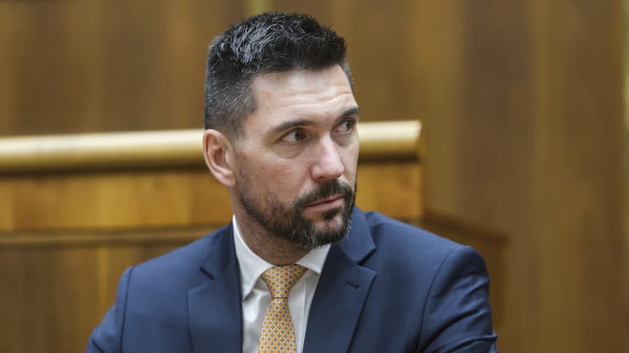 Na snímke minister pôdohospodárstva a rozvoja vidieka SR Richard Takáč (Smer-SD).