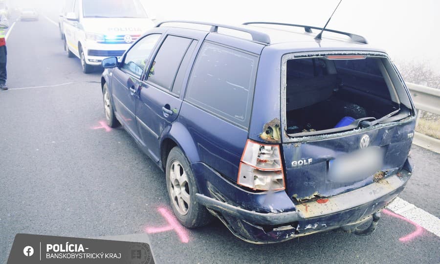 Mladej vodičke pomohli policajti,