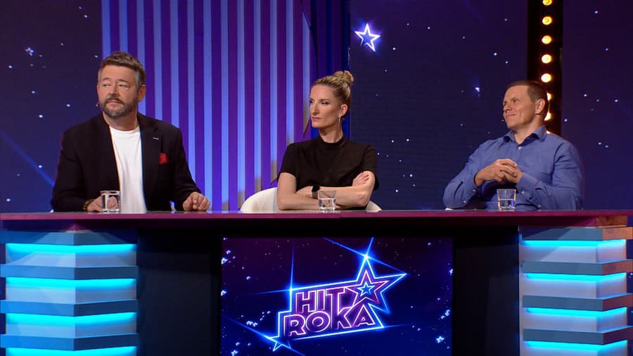  Moderátor Ján Žgravčák privítal v relácii Hit roka glosátorov Adelu Vinczeovú, Michala Hudáka a Michala Kubovčíka.