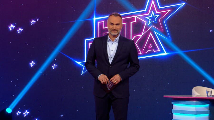  Moderátor Ján Žgravčák privítal v relácii Hit roka glosátorov Adelu Vinczeovú, Michala Hudáka a Michala Kubovčíka.