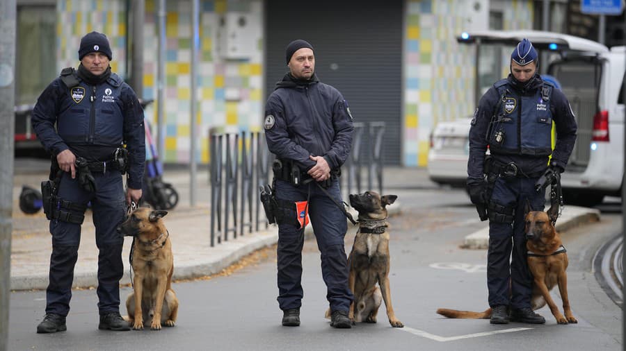 Belgickí policajti so psami