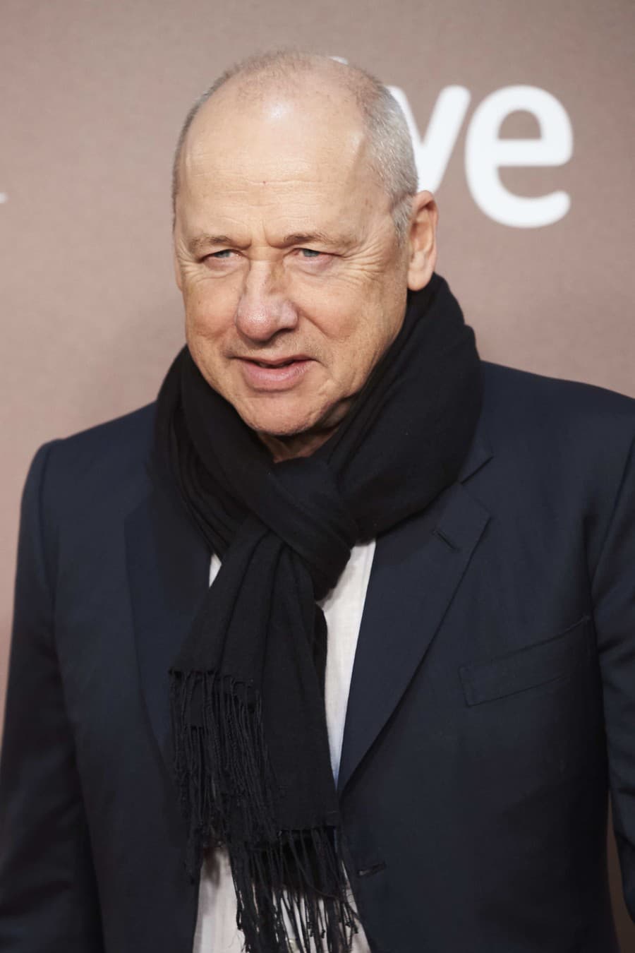 Mark Knopfler z Dire Straits dáva do dražby vyše 120 gitár