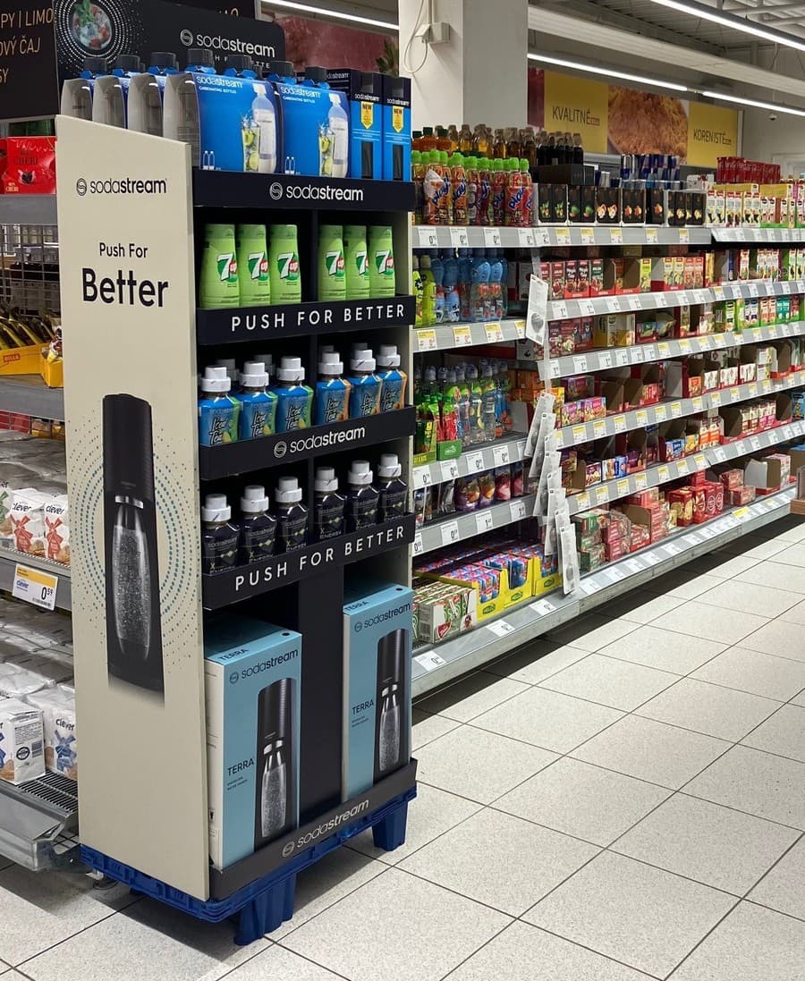 Stojany so sortimentom SodaStream sú prispôsobené možnostiam jednotlivých predajní BILLA.