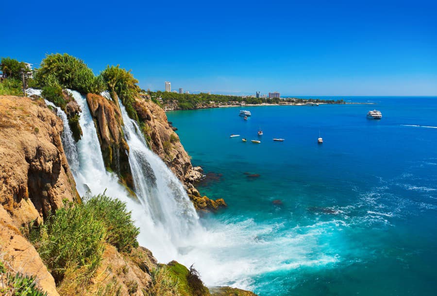 Očarujúce vodopády Düden nájdete v provincii Antalya v Turecku. 