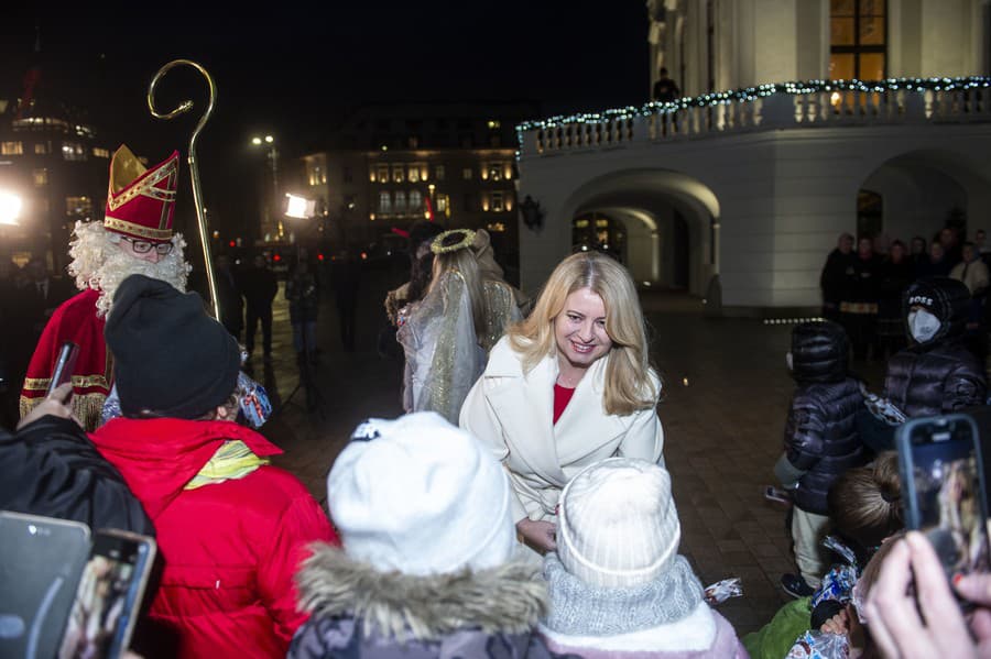 Zuzana Čaputová rozsvietila vianočný