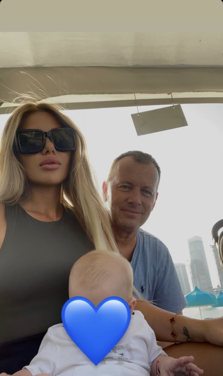 Laura už zverejňuje fotky aj so samotným Kollárom.