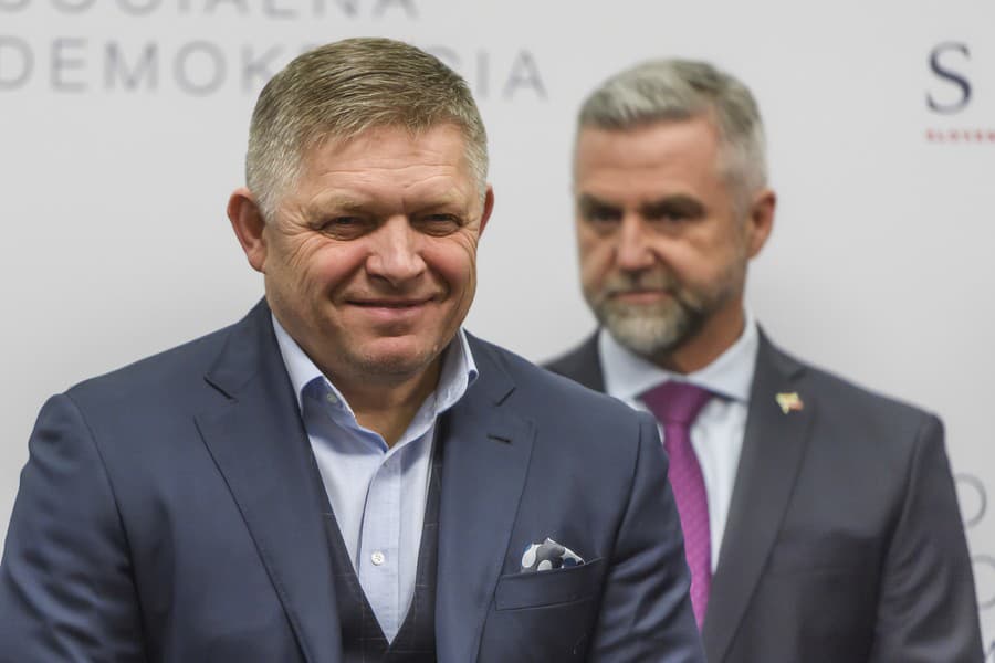 Robert Fico počas tlačovej