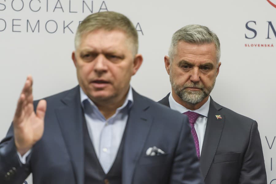 Robert Fico počas tlačovej