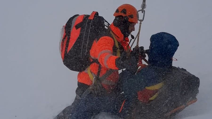 Skialpinista zostal na povrchu