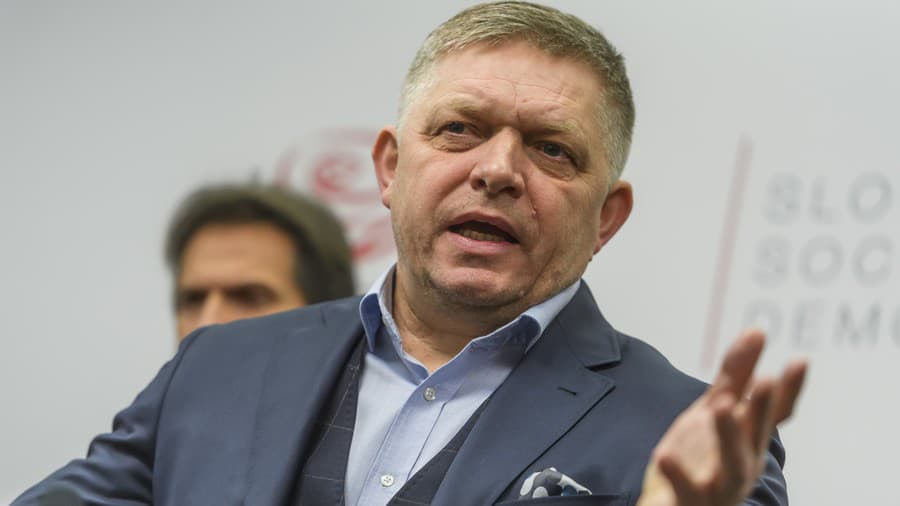 Robert Fico počas tlačovej