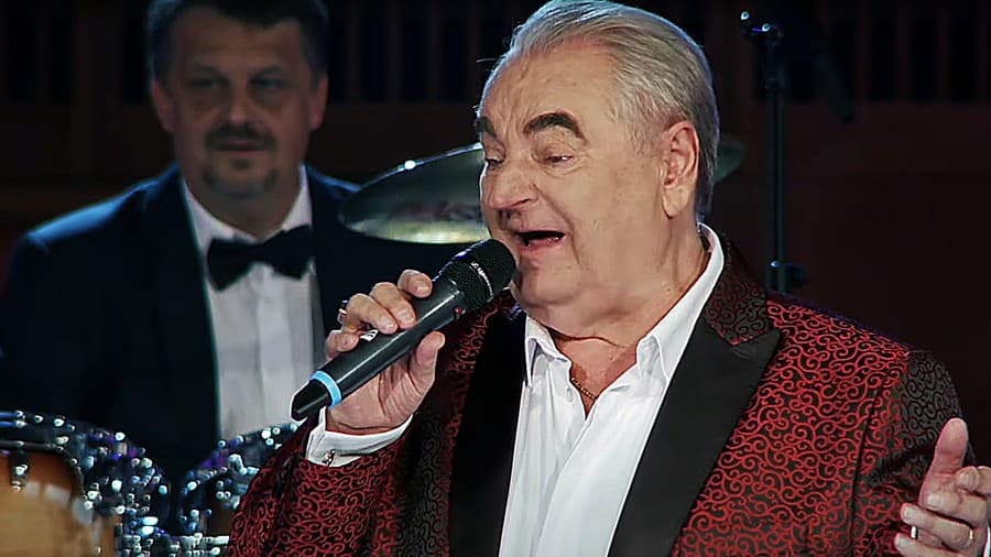 Spevák Peter Stašák
