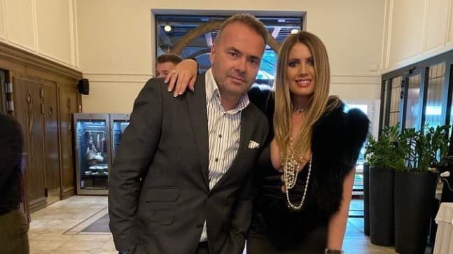 Eva je manželkou Júliusa, syna košického milionára Alexandra Rezeša († 53)