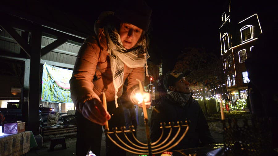 Chanuka je židovský sviatok,