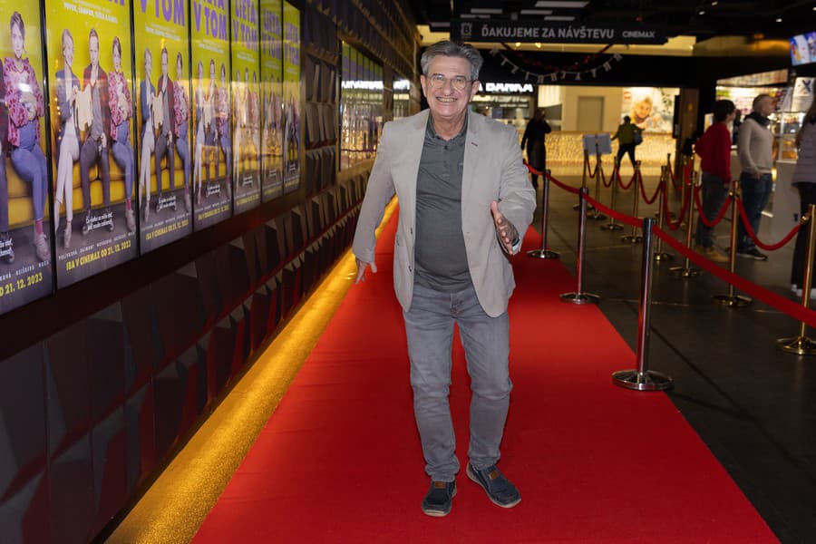 Noga na premiére filmu Lieta v tom.