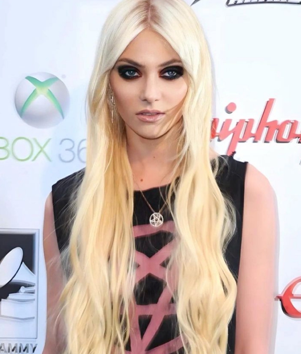 Taylor Momsen si v klasickom