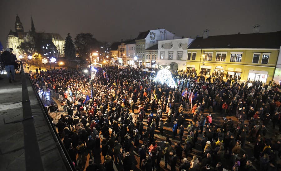 Na snímke spoločný protest