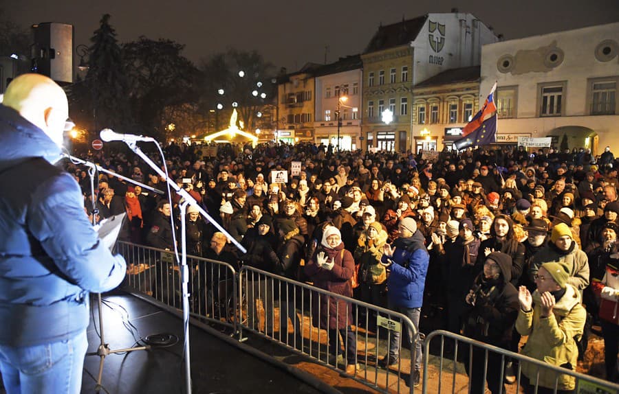 Na snímke spoločný protest