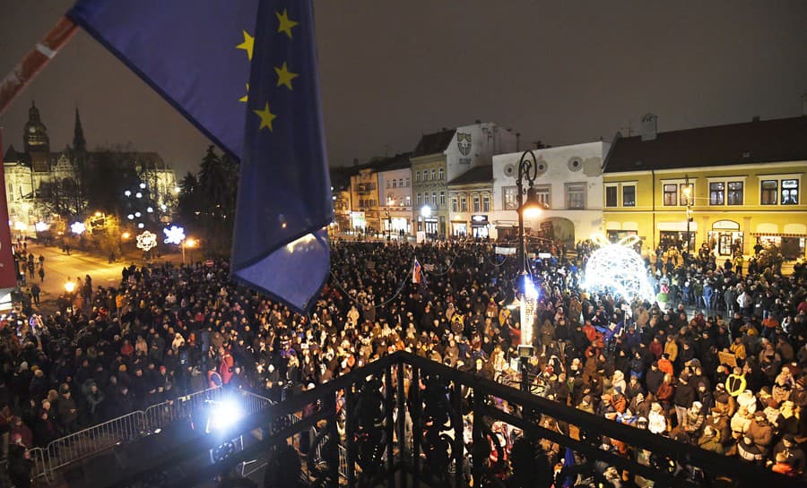 Na snímke spoločný protest