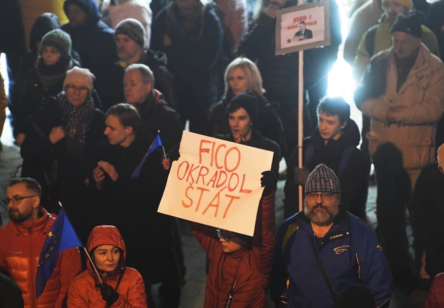 Na snímke spoločný protest