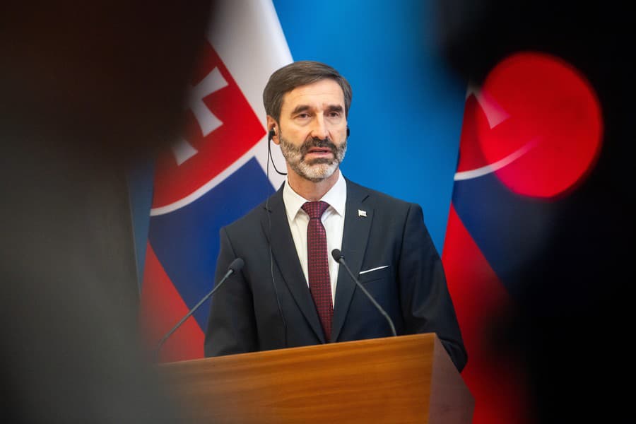 Minister zahraničných vecí Juraj