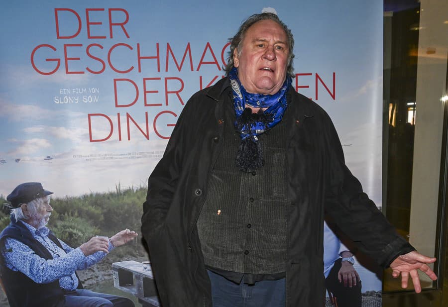 Depardieu údajne pobozkal Bazovú