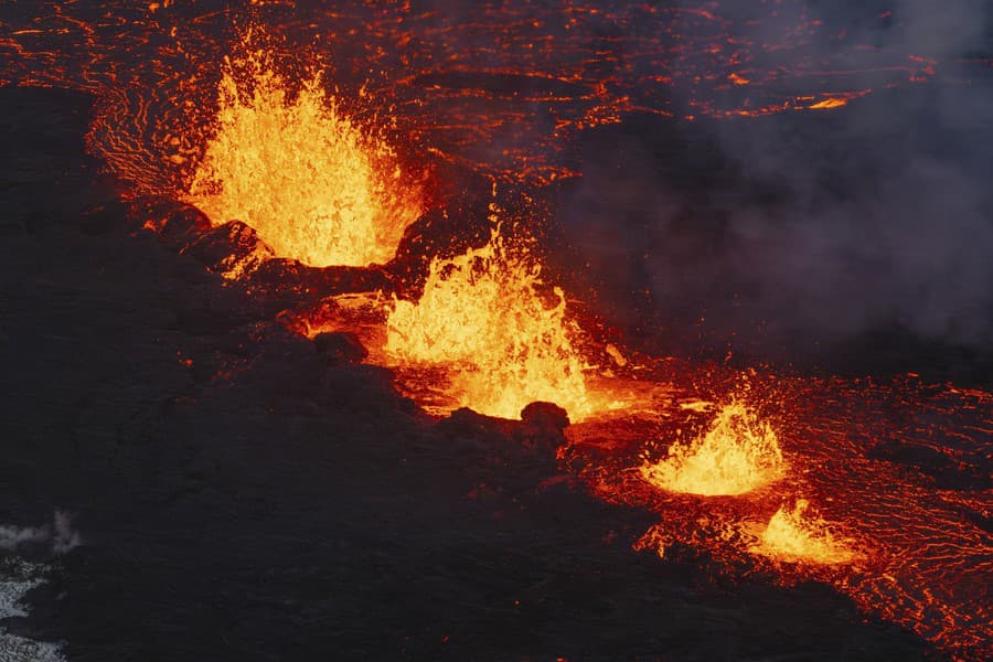 Erupcia sopky Grindavík na