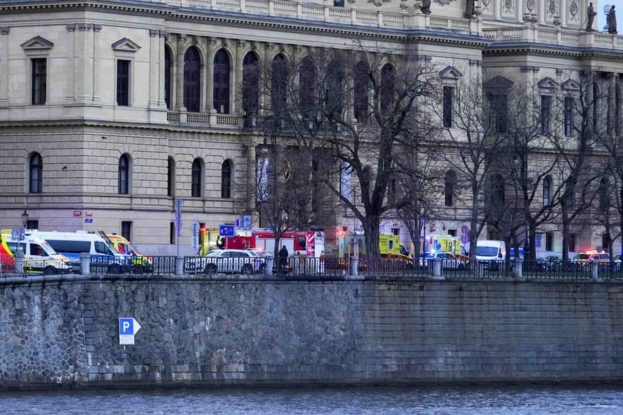 K streľbe došlo v budove Filozofickej fakulty Univerzity Karlovej na Námestí Jana Palacha v Prahe.